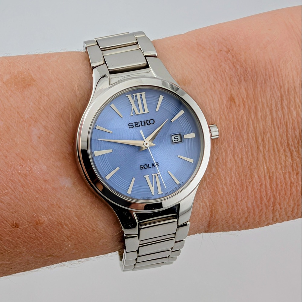 Seiko Solar V137-0BH0 Women's Watch Blue Guilloche Dial Date Stainless Steel Box - Picture 4 of 13